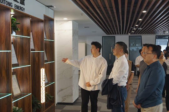 湖北省政协副主席王兴於一行莅临调研指导