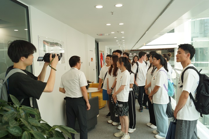 深圳北理莫斯科大学组织暑期社会实践团师生来我公司进行参观调研