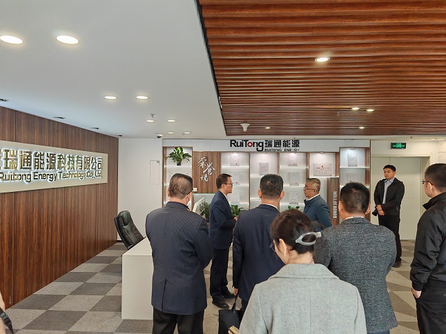 海口桂林洋经济开发区工委林道坚同志一行莅临我公司调研指导工作